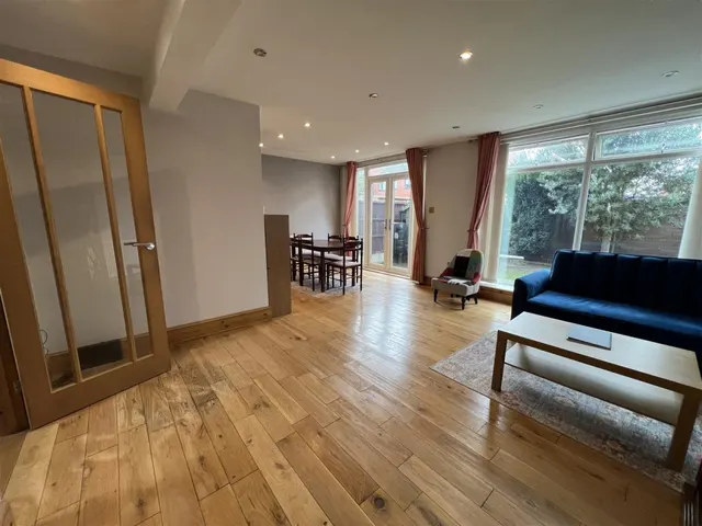Abbotsbury Close, Manchester, M12, photo 2