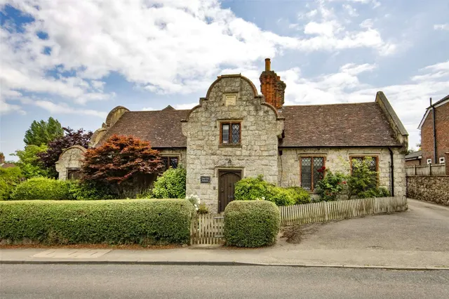 The Street, Great Chart, Ashford, Kent, TN23 3AX, photo 1