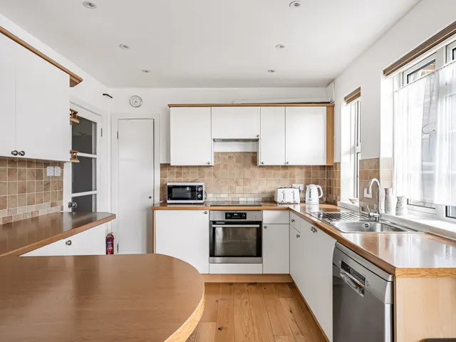 Chiswick Village, Chiswick, W4, photo 1