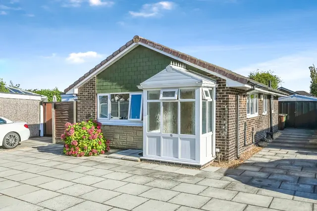 Crockleford Avenue, Southport, photo 1
