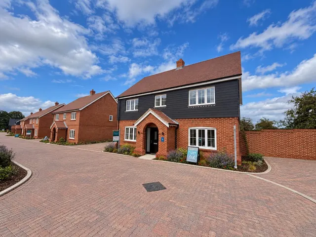 The Kensworth Station Road, Bow Brickhill, MK17, photo 1