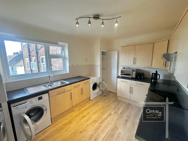 Bassett Avenue, Southampton, SO16, photo 3