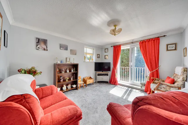 Swindon, SN6, photo 1