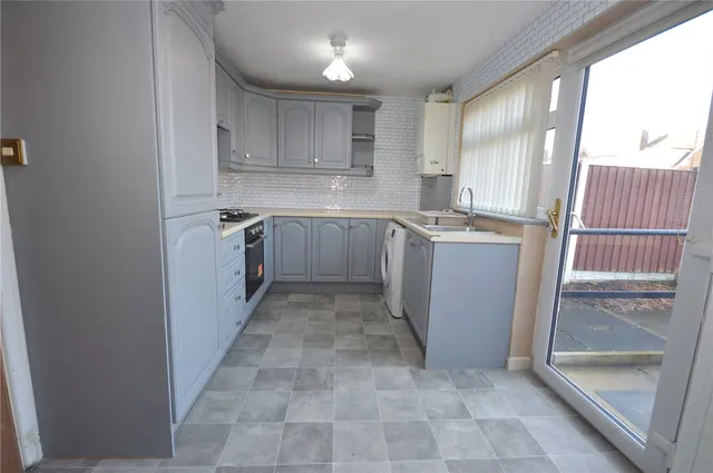 Sheila Walk, Liverpool, L10, photo 2