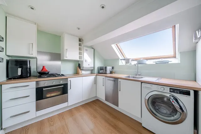 Garratt Terrace, London, SW17, photo 1