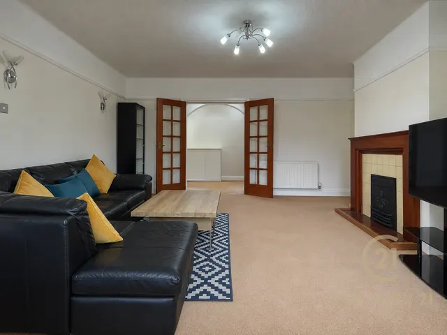 The Avenue, Worcester Park, KT4, photo 2