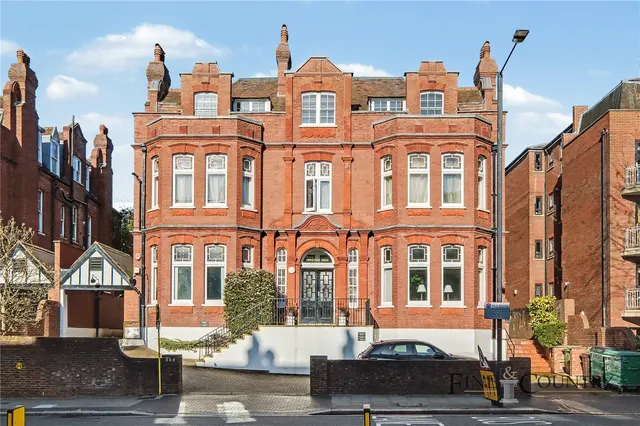 Finchley Road, London, photo 2
