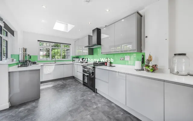 Photo 2 — Morton Way, Southgate, N14