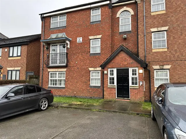 Francine Close, Liverpool, L3, photo 1