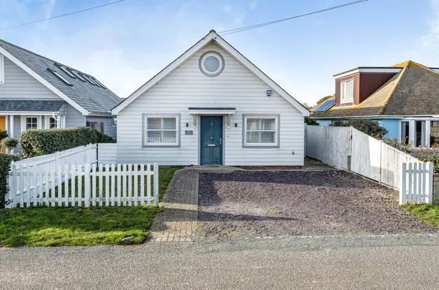 Charlmead, East Wittering, PO20, photo 1