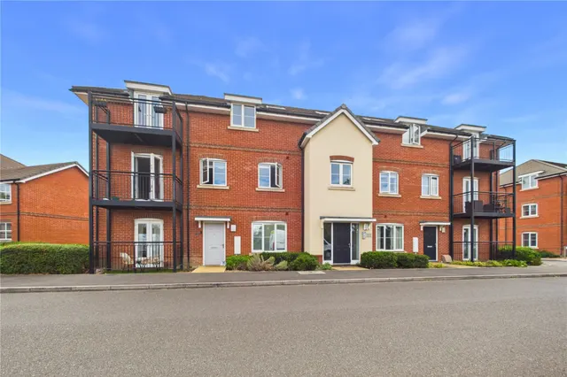 Hayes Drive, Three Mile Cross, RG7, photo 1