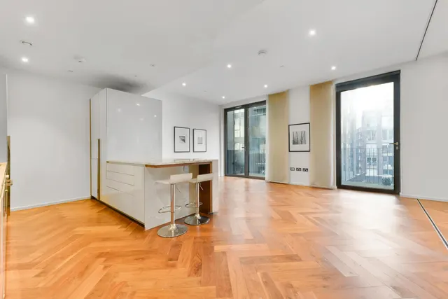 Embassy Gardens, SW11, photo 1