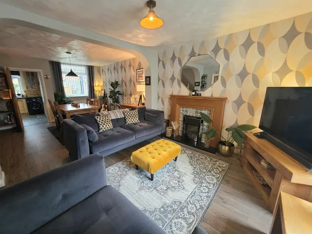 Wilmslow Road, Heald Green, photo 3