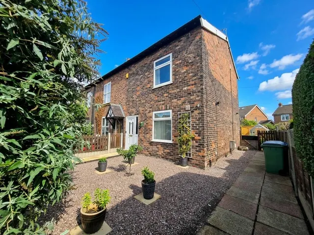Wilmslow Road, Heald Green, photo 1