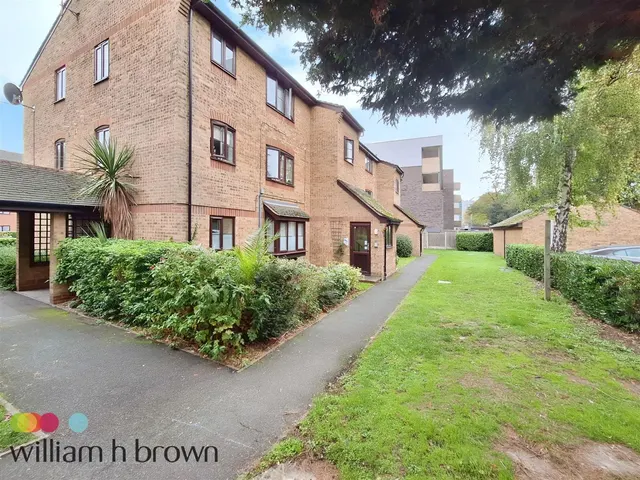 Bridge Road, GRAYS, photo 1