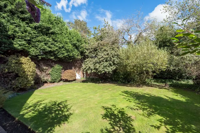 Beaufort Close, Alderley Edge, photo 2