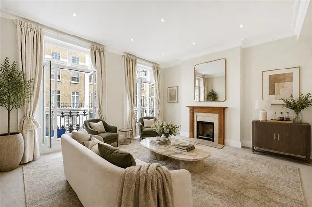 Photo 2 — Sydney Street, Chelsea, London, SW3