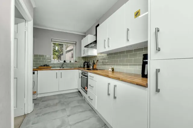 Raglan Road, Reigate, RH2, photo 2