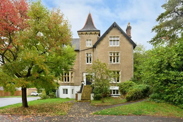 Raglan Road, Reigate, RH2, photo 1
