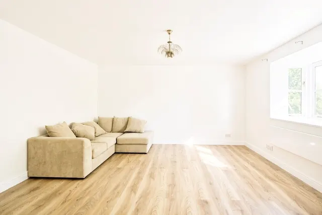 Photo 3 — Webley Court, Sten Close, EN3