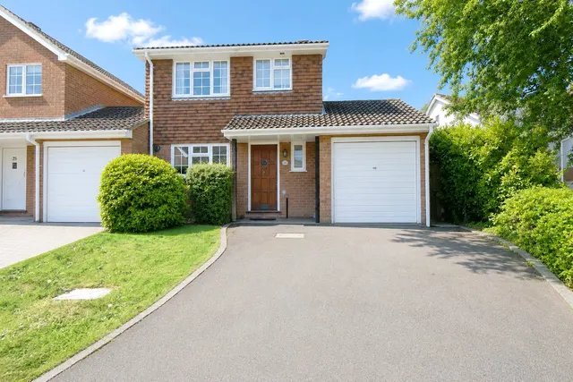 Beechcrest View, Hook, Hampshire, RG27 9RF, photo 1