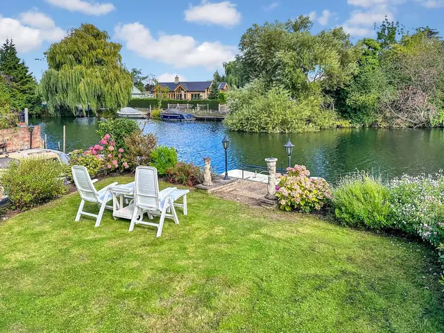 Pharaohs Island, Shepperton, TW17, photo 3