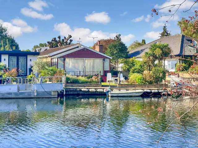 Pharaohs Island, Shepperton, TW17, photo 2