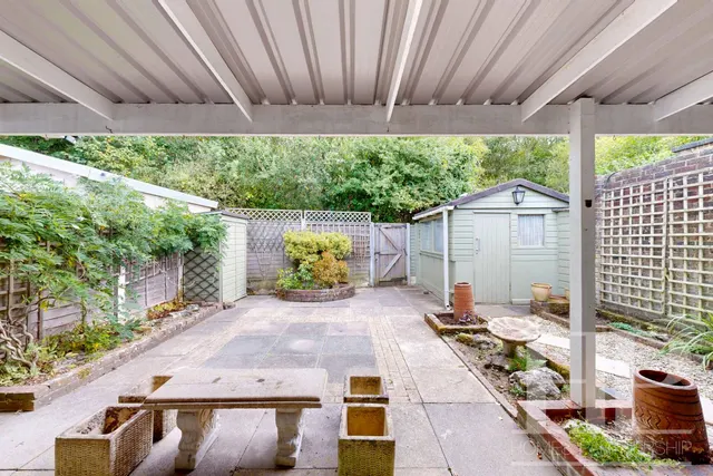 Nymans Court Forestfield, Crawley, RH10, photo 2