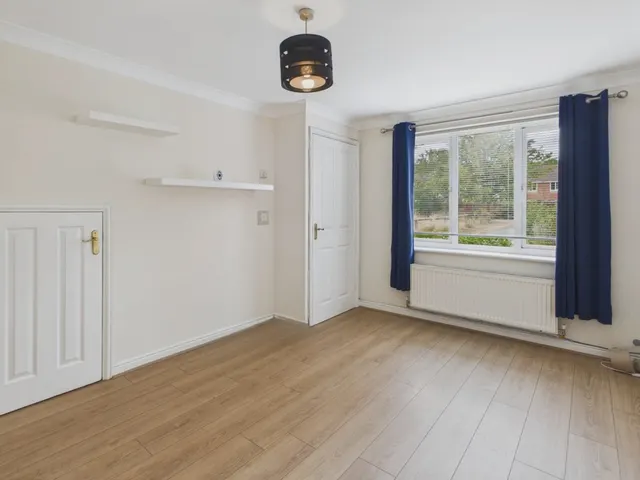 Wharton Drive, Chesterfield, S41, photo 2
