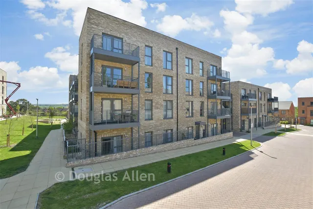 Luctons Close, Loughton, IG10, photo 1