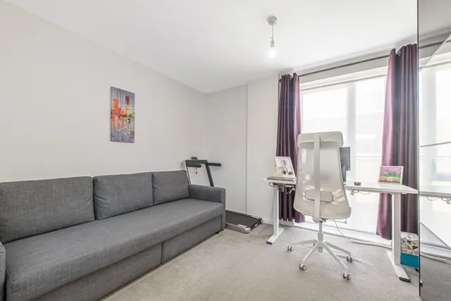 Photo 3 — Flat 15, 13 Trobridge Parade, London