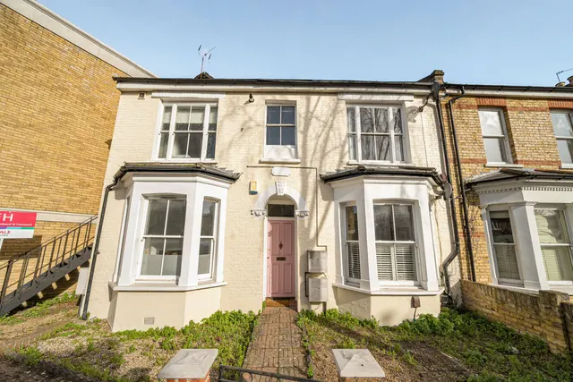 2 bedroom flat — Hinton Road, Herne Hill, London, SE24