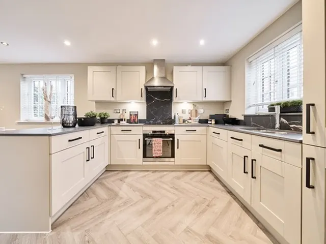 Desborough Road, Kettering, NN14, photo 2