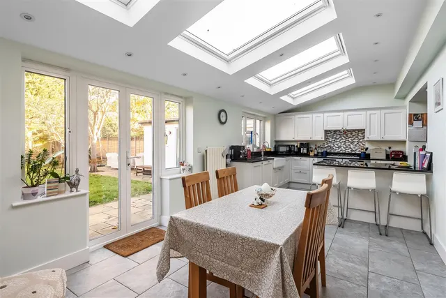 Squirrels Way, Epsom, KT18, photo 3