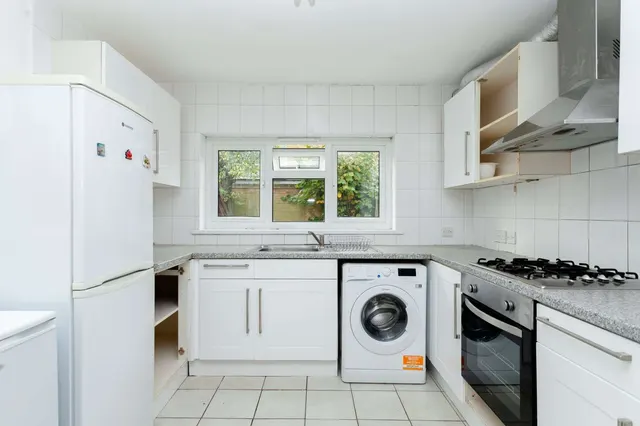 Photo 2 — Lyal Road, London, E3 5QQ