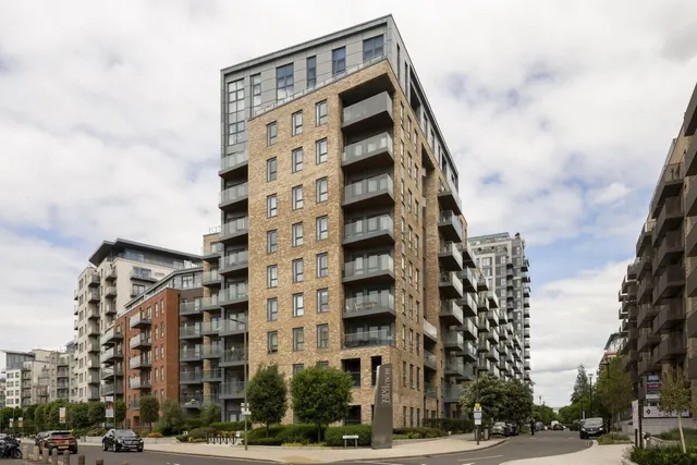 Caversham Road, London, NW9, photo 1