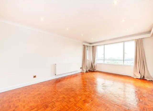 Meadway Court, Ealing, W5, photo 1