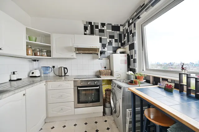 Photo 3 — Flat 1206 Landmark Heights, 172 Daubeney Road, London