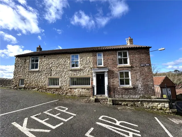 Castle Road, YO18, photo 1