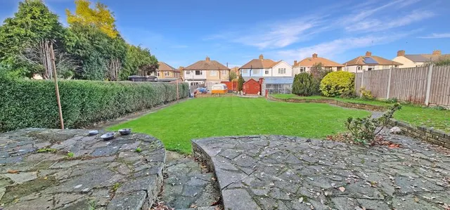 Grove Road, Rayleigh, Essex, SS6 8PX, photo 1