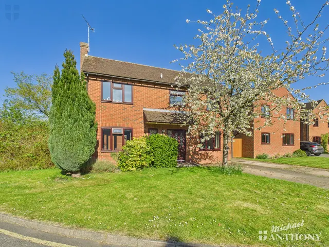Meadow Park, Stoke Mandeville, Aylesbury, HP22 5XH, photo 1