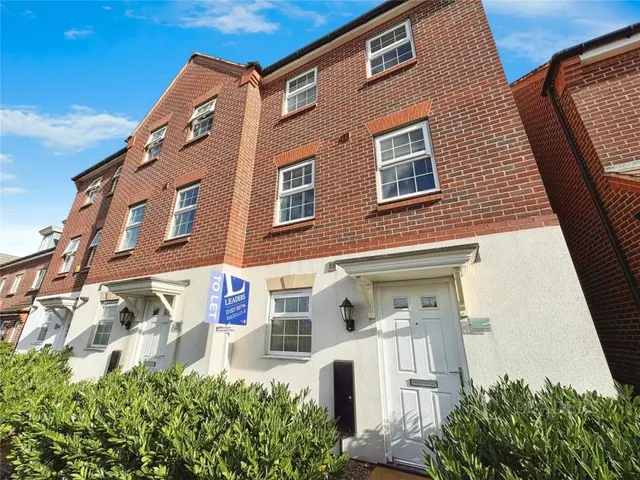 Silverwoods Way, Kidderminster, DY11, photo 1