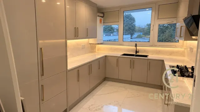 Biscoe Close, Hounslow, TW5, photo 1