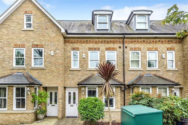 Connaught Road, Teddington, TW11 0QQ, photo 1