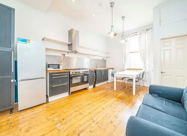 Greyhound Road, Hammersmith, W6, photo 2
