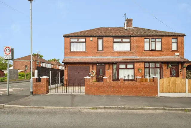 Buckingham Road, Droylsden, Manchester, Greater Manchester, M43, photo 1