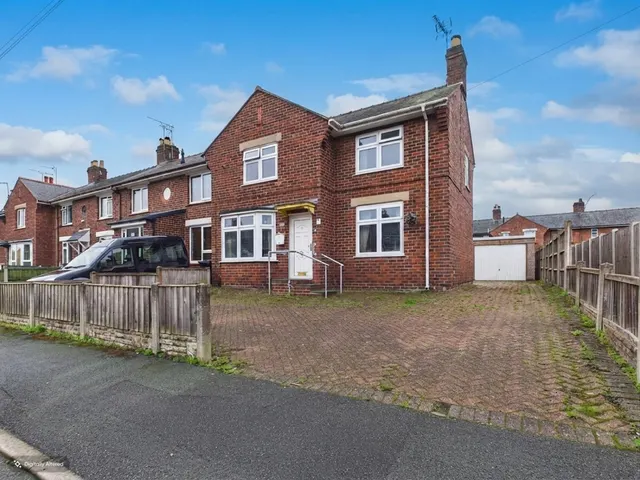 Ffordd Maelor, Wrexham, LL12, photo 1