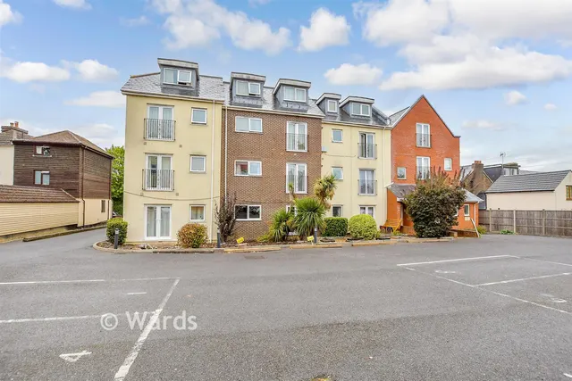 St. Eanswythe's Court, Tonbridge, TN9, photo 1