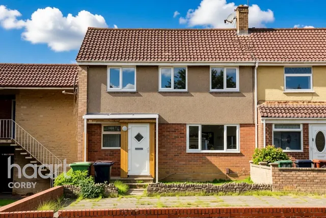 3 bedroom house, Handcross Court, Corby, NN18