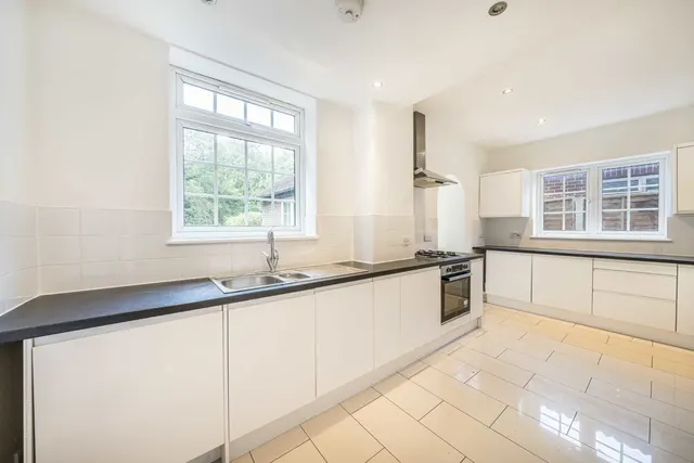 Brooklands Road, Weybridge, KT13, photo 2